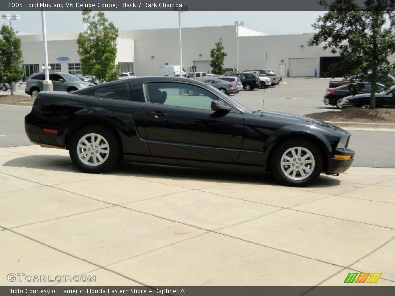 Black / Dark Charcoal 2005 Ford Mustang V6 Deluxe Coupe