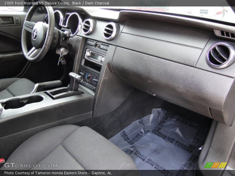 Black / Dark Charcoal 2005 Ford Mustang V6 Deluxe Coupe