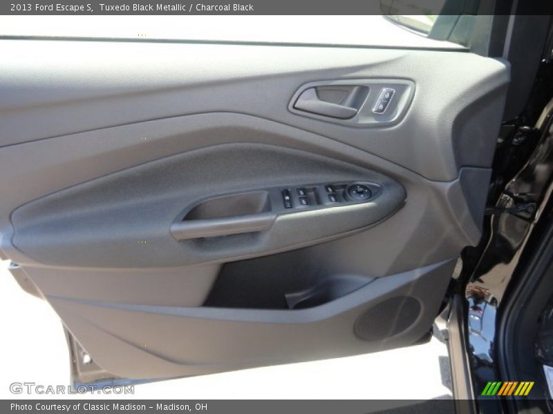 Tuxedo Black Metallic / Charcoal Black 2013 Ford Escape S