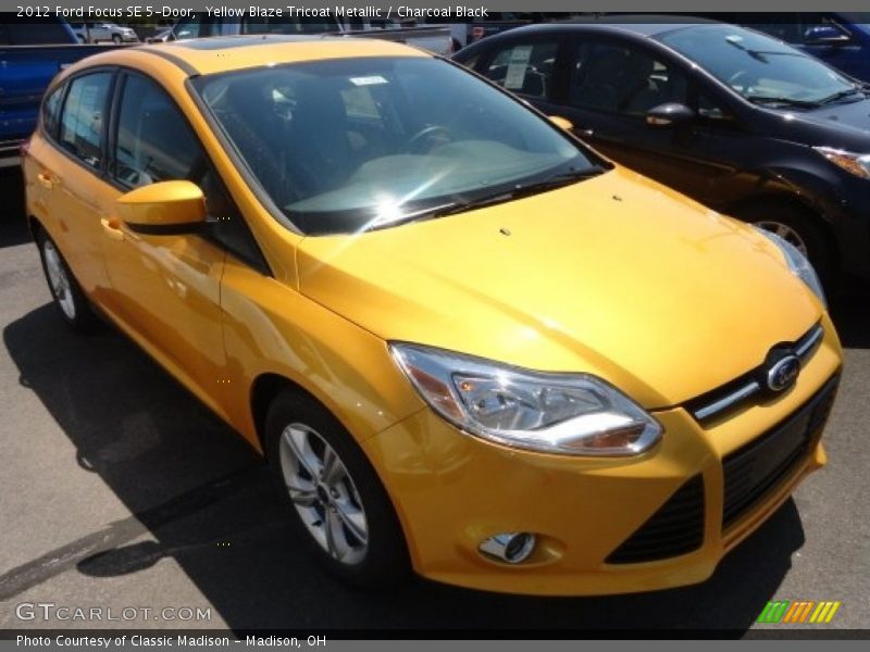Yellow Blaze Tricoat Metallic / Charcoal Black 2012 Ford Focus SE 5-Door