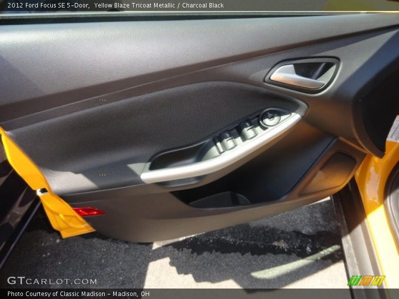 Yellow Blaze Tricoat Metallic / Charcoal Black 2012 Ford Focus SE 5-Door