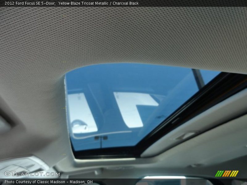 Yellow Blaze Tricoat Metallic / Charcoal Black 2012 Ford Focus SE 5-Door