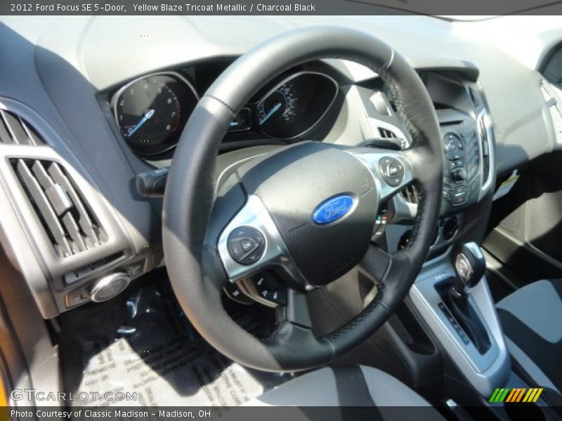 Yellow Blaze Tricoat Metallic / Charcoal Black 2012 Ford Focus SE 5-Door