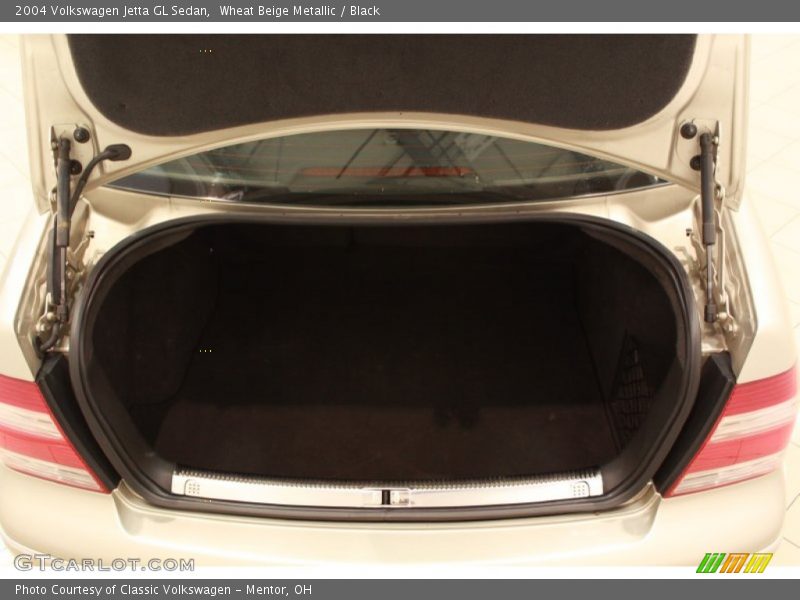 Wheat Beige Metallic / Black 2004 Volkswagen Jetta GL Sedan