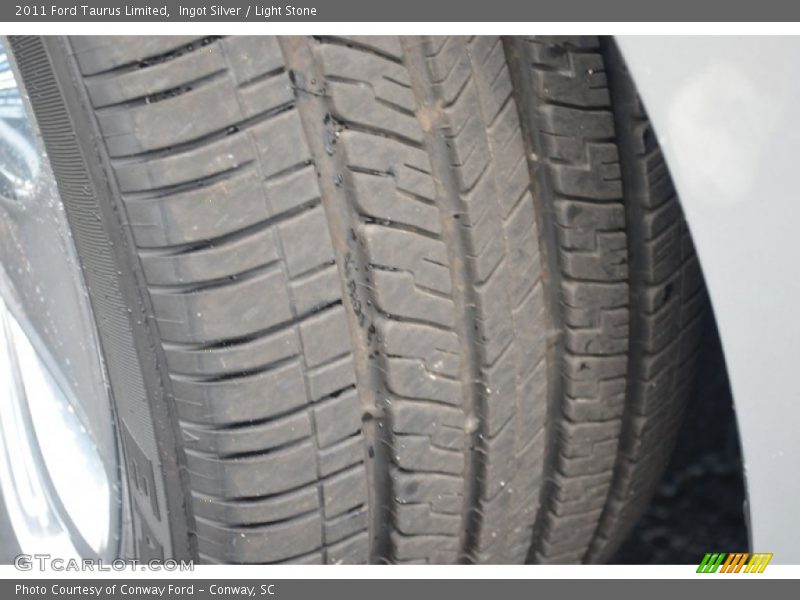 Ingot Silver / Light Stone 2011 Ford Taurus Limited