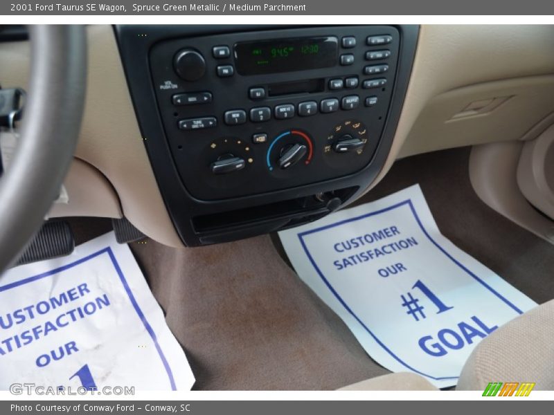 Spruce Green Metallic / Medium Parchment 2001 Ford Taurus SE Wagon