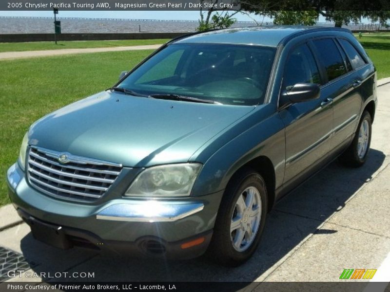Front 3/4 View of 2005 Pacifica Touring AWD