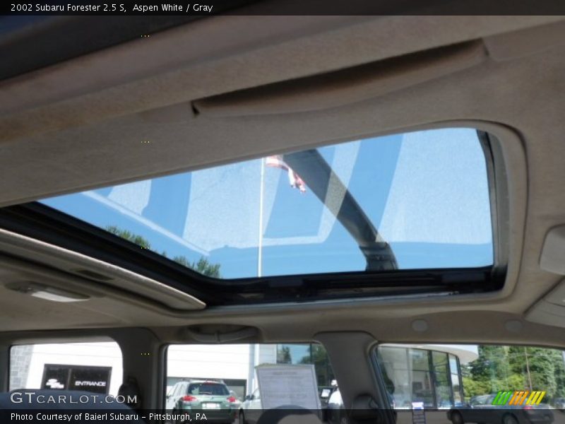 Aspen White / Gray 2002 Subaru Forester 2.5 S