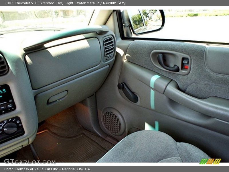 Light Pewter Metallic / Medium Gray 2002 Chevrolet S10 Extended Cab
