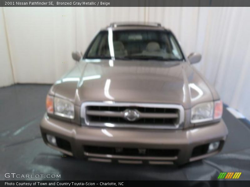 Bronzed Gray Metallic / Beige 2001 Nissan Pathfinder SE