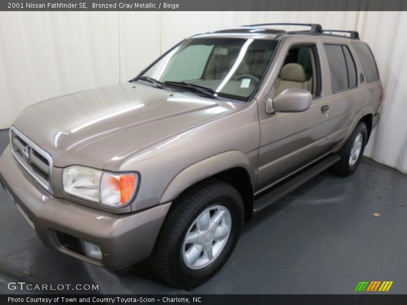 Bronzed Gray Metallic / Beige 2001 Nissan Pathfinder SE