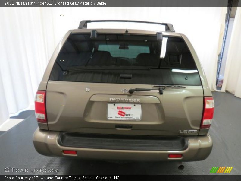 Bronzed Gray Metallic / Beige 2001 Nissan Pathfinder SE