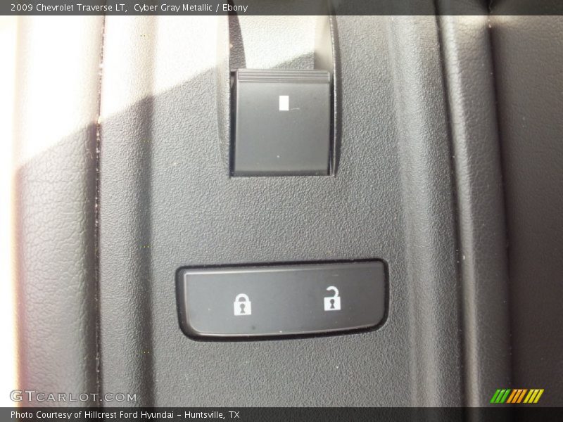 Cyber Gray Metallic / Ebony 2009 Chevrolet Traverse LT
