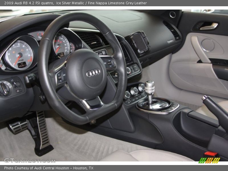 Dashboard of 2009 R8 4.2 FSI quattro