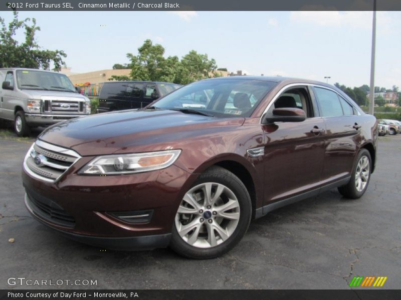 Front 3/4 View of 2012 Taurus SEL