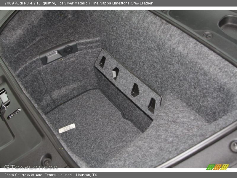  2009 R8 4.2 FSI quattro Trunk