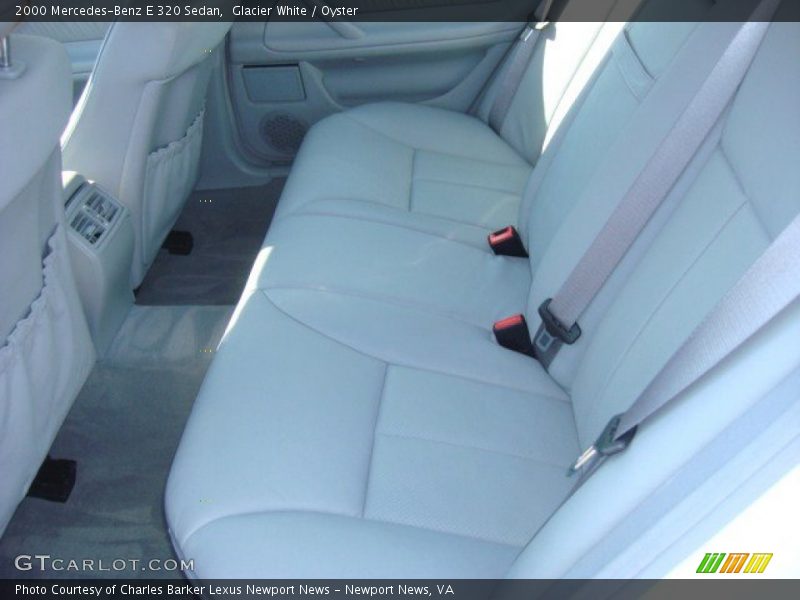 Glacier White / Oyster 2000 Mercedes-Benz E 320 Sedan