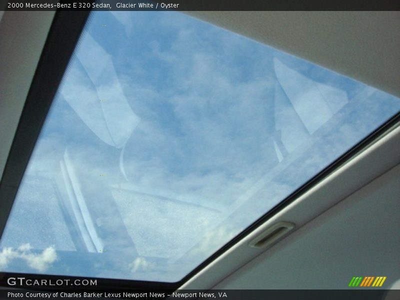 Glacier White / Oyster 2000 Mercedes-Benz E 320 Sedan