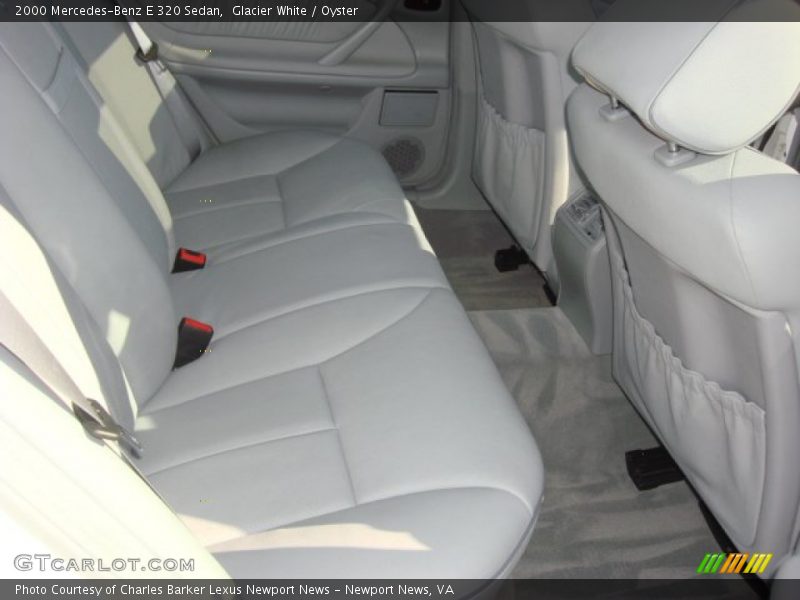 Glacier White / Oyster 2000 Mercedes-Benz E 320 Sedan