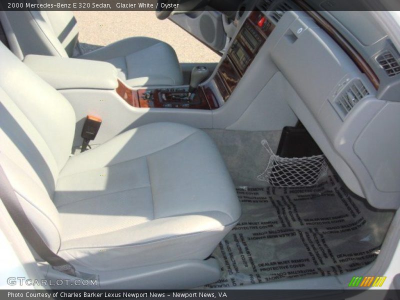 Glacier White / Oyster 2000 Mercedes-Benz E 320 Sedan