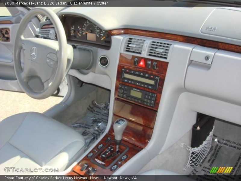Glacier White / Oyster 2000 Mercedes-Benz E 320 Sedan