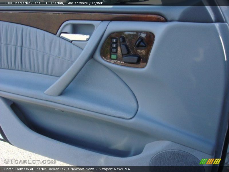 Glacier White / Oyster 2000 Mercedes-Benz E 320 Sedan