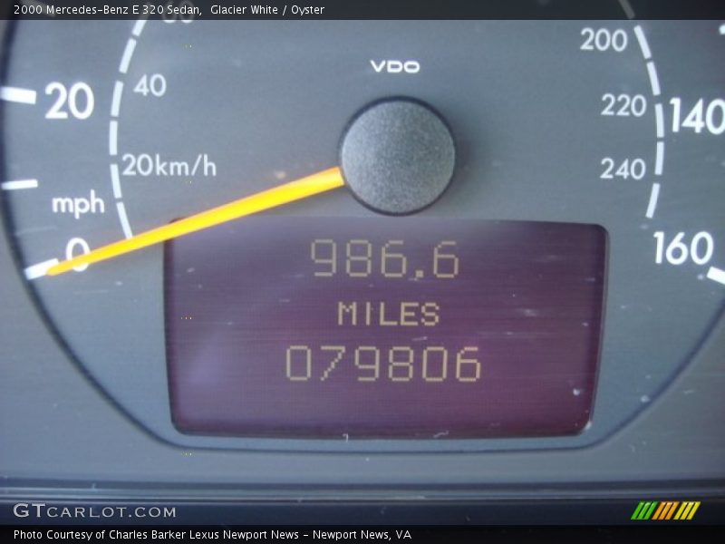 Glacier White / Oyster 2000 Mercedes-Benz E 320 Sedan