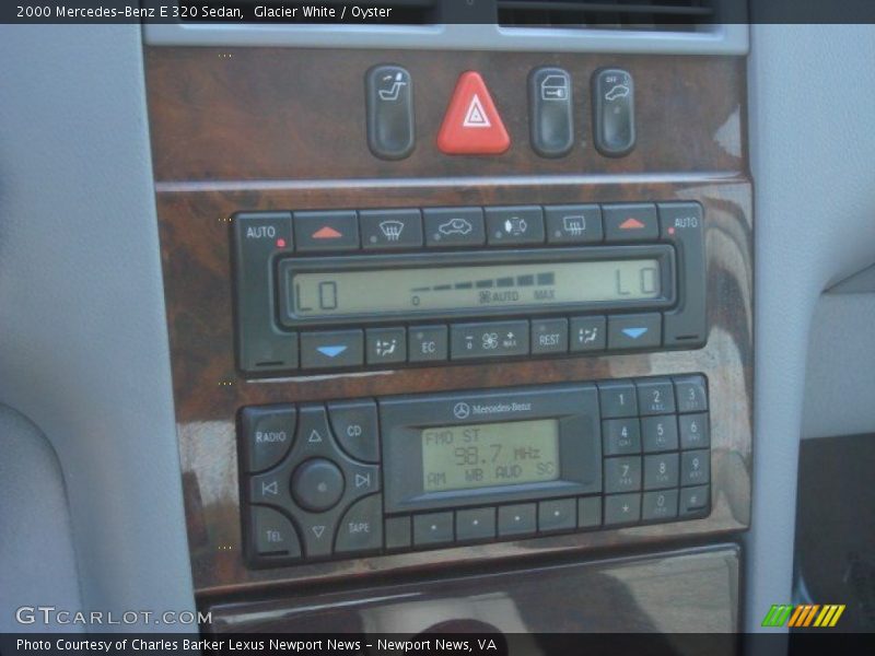 Glacier White / Oyster 2000 Mercedes-Benz E 320 Sedan