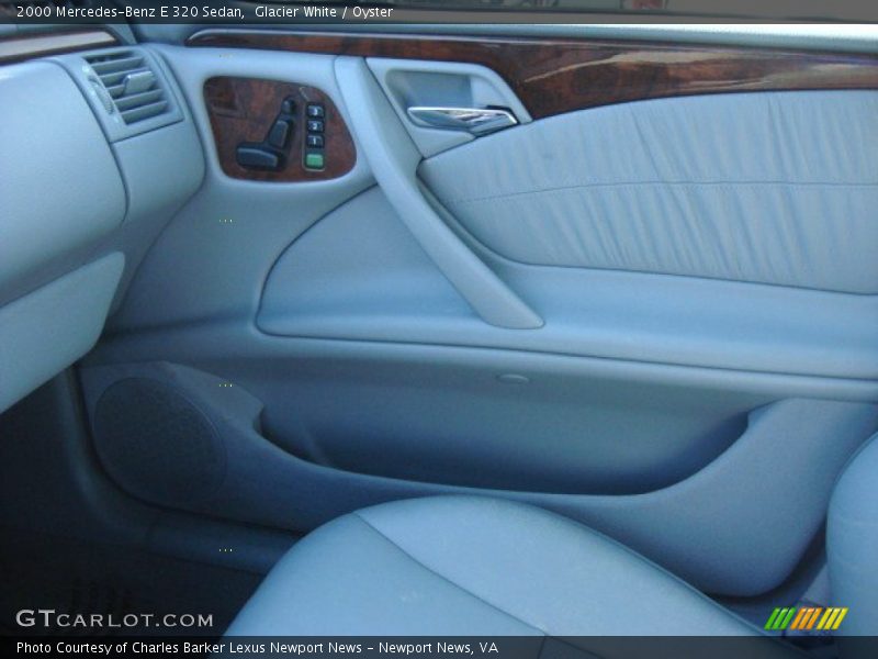 Glacier White / Oyster 2000 Mercedes-Benz E 320 Sedan