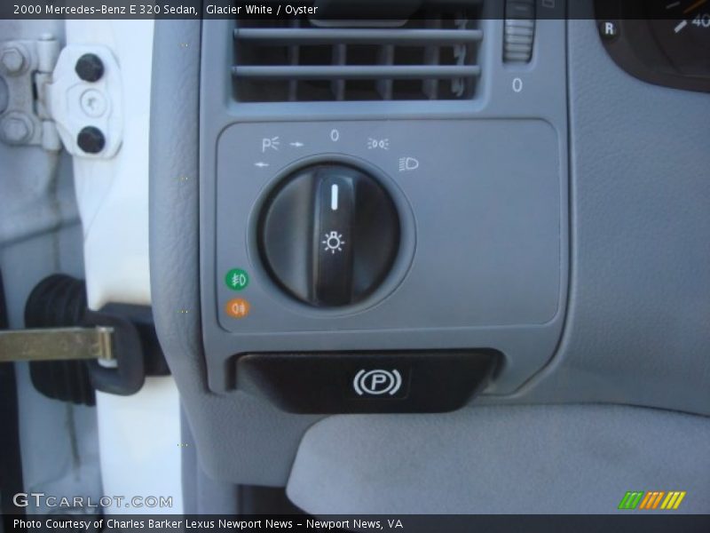 Glacier White / Oyster 2000 Mercedes-Benz E 320 Sedan