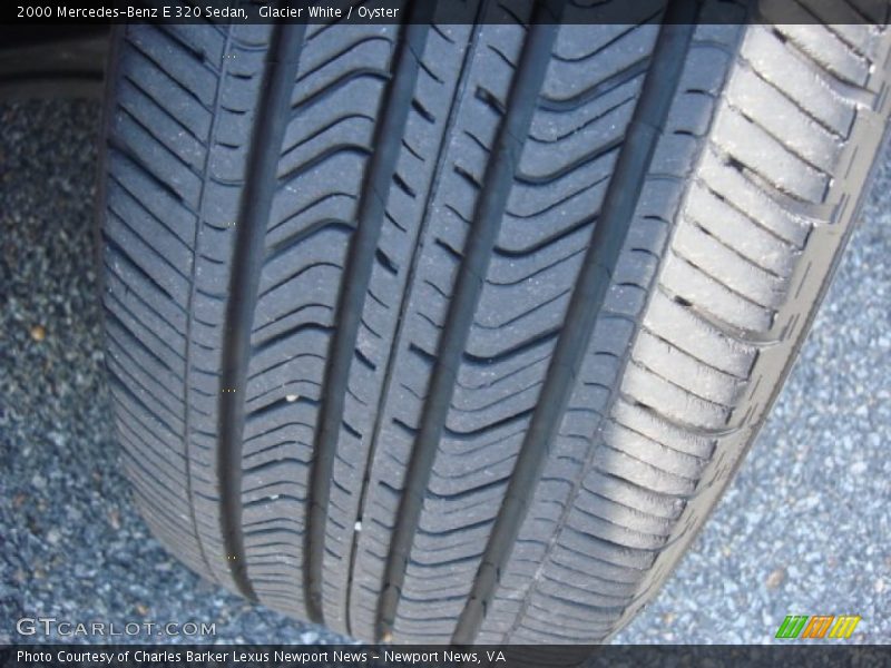 Glacier White / Oyster 2000 Mercedes-Benz E 320 Sedan