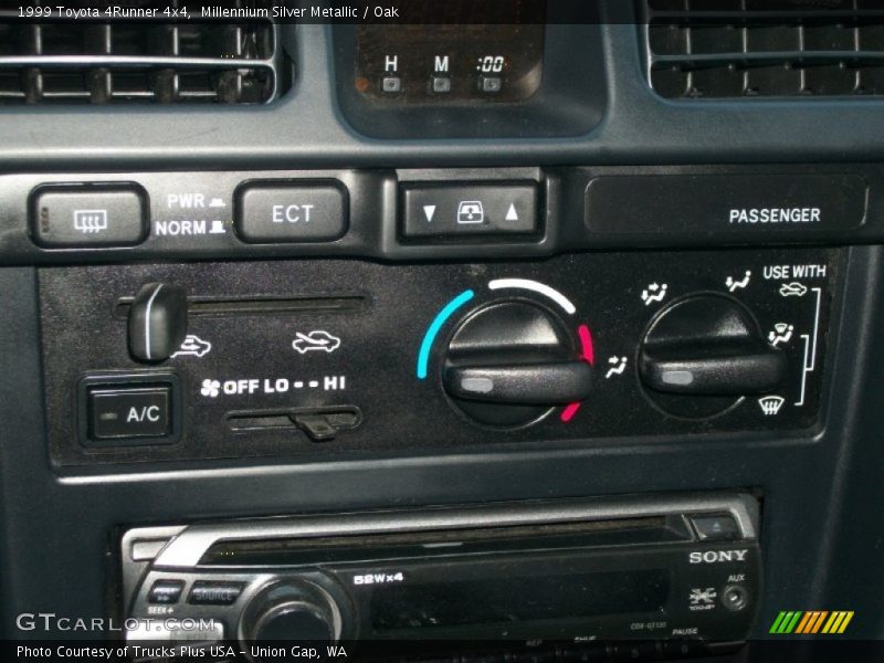 Millennium Silver Metallic / Oak 1999 Toyota 4Runner 4x4