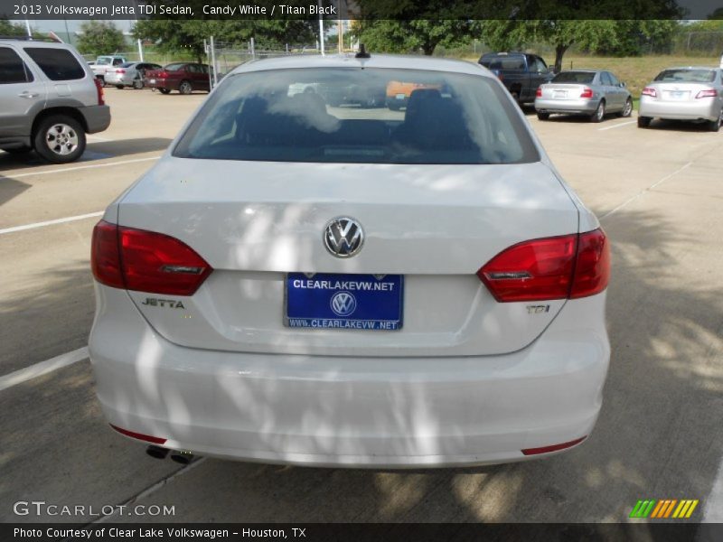 Candy White / Titan Black 2013 Volkswagen Jetta TDI Sedan