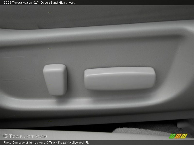 Desert Sand Mica / Ivory 2003 Toyota Avalon XLS