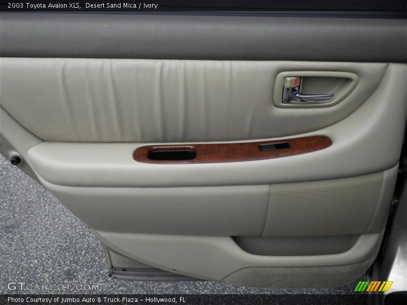 Desert Sand Mica / Ivory 2003 Toyota Avalon XLS