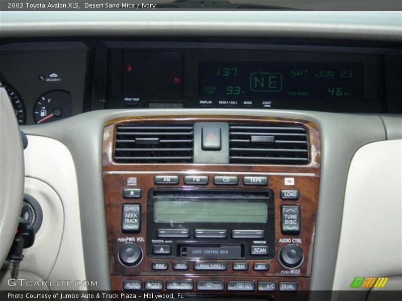 Desert Sand Mica / Ivory 2003 Toyota Avalon XLS