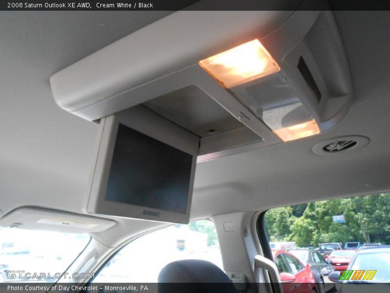 Cream White / Black 2008 Saturn Outlook XE AWD
