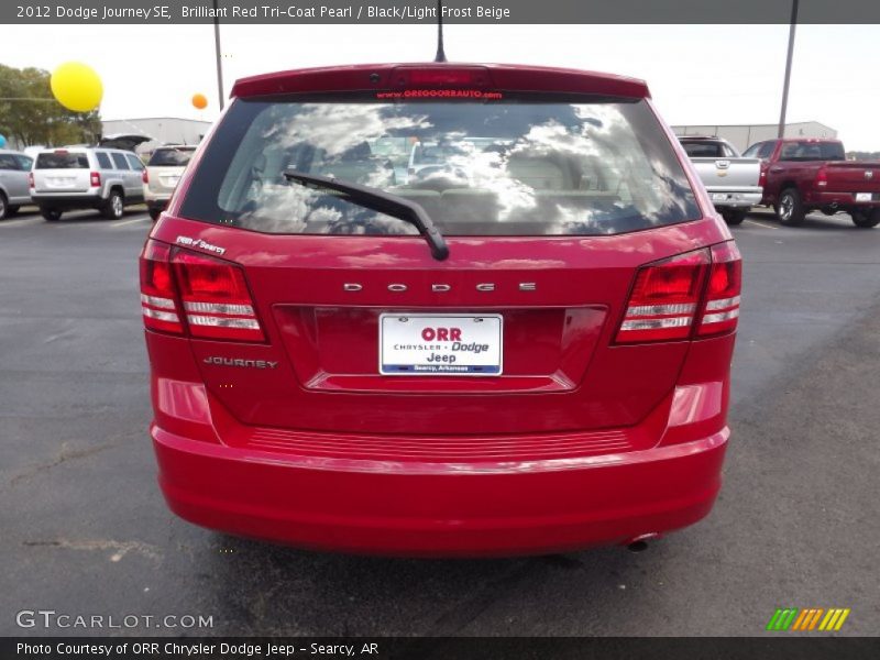 Brilliant Red Tri-Coat Pearl / Black/Light Frost Beige 2012 Dodge Journey SE