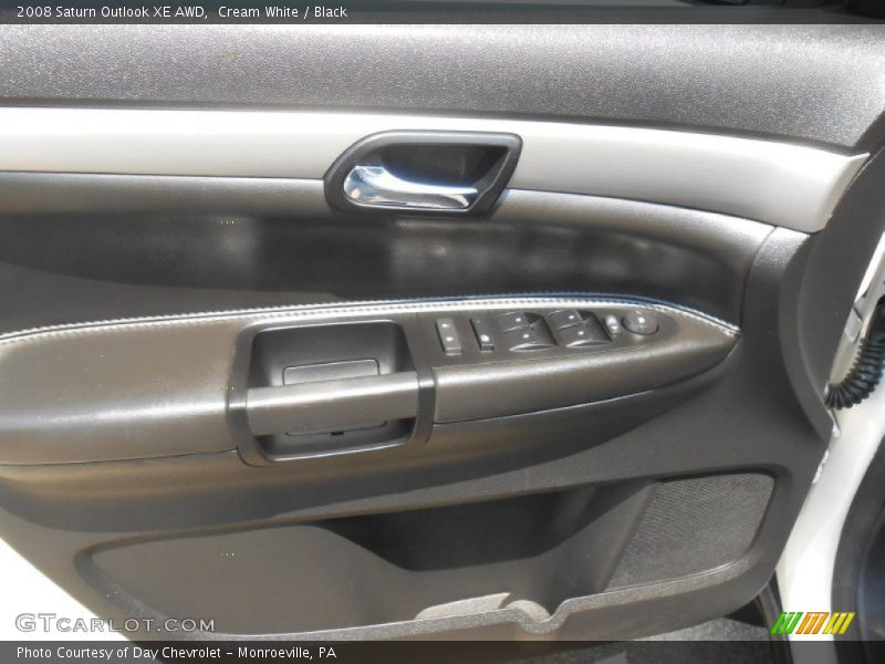 Cream White / Black 2008 Saturn Outlook XE AWD
