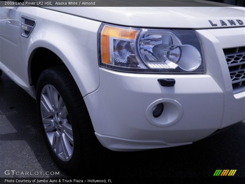 Alaska White / Almond 2009 Land Rover LR2 HSE