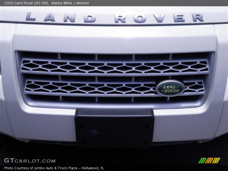 Alaska White / Almond 2009 Land Rover LR2 HSE