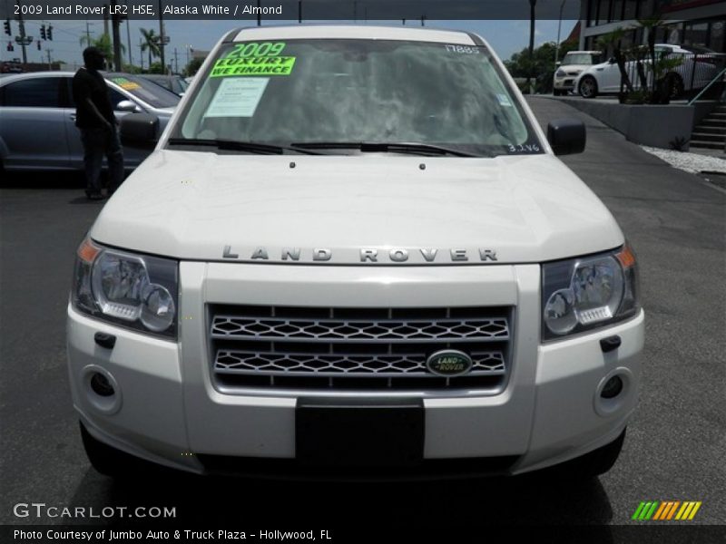 Alaska White / Almond 2009 Land Rover LR2 HSE