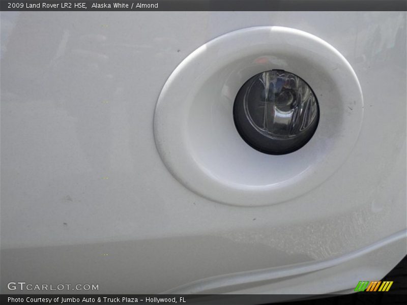 Alaska White / Almond 2009 Land Rover LR2 HSE