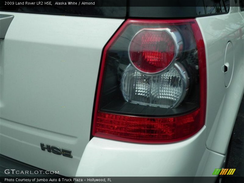 Alaska White / Almond 2009 Land Rover LR2 HSE