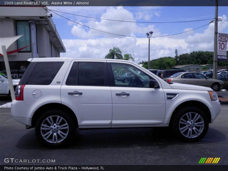 Alaska White / Almond 2009 Land Rover LR2 HSE