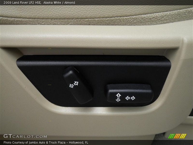 Alaska White / Almond 2009 Land Rover LR2 HSE