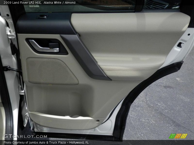 Alaska White / Almond 2009 Land Rover LR2 HSE