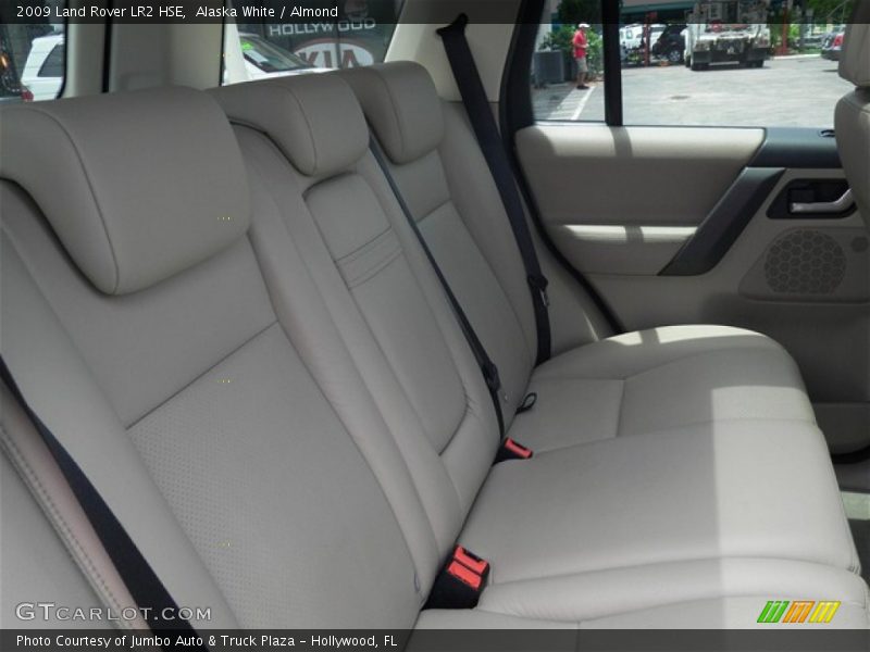 Alaska White / Almond 2009 Land Rover LR2 HSE