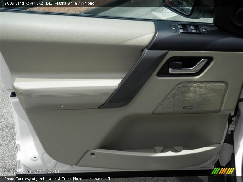 Alaska White / Almond 2009 Land Rover LR2 HSE