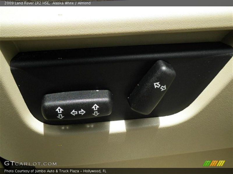 Alaska White / Almond 2009 Land Rover LR2 HSE
